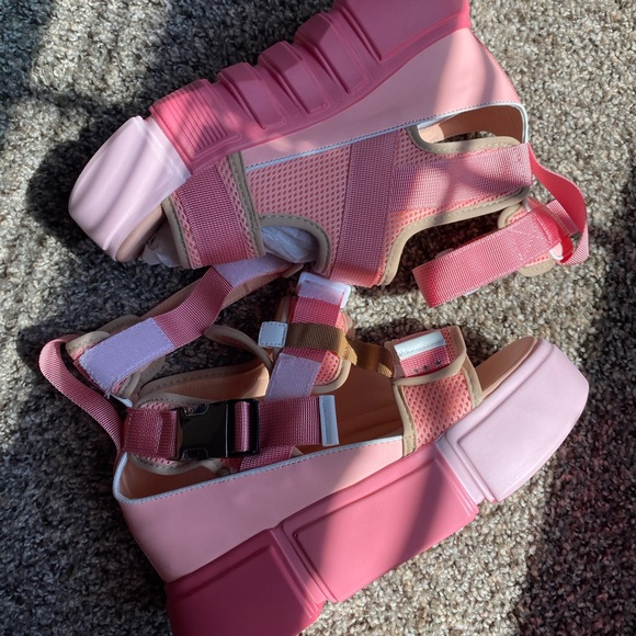 Pink platform sandals - Picture 2 of 4